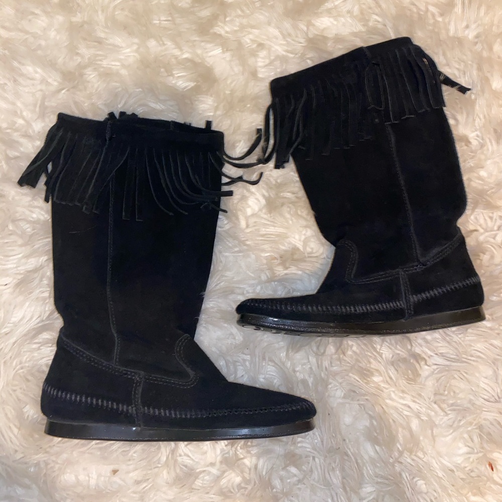 Minnetonka fringe boots